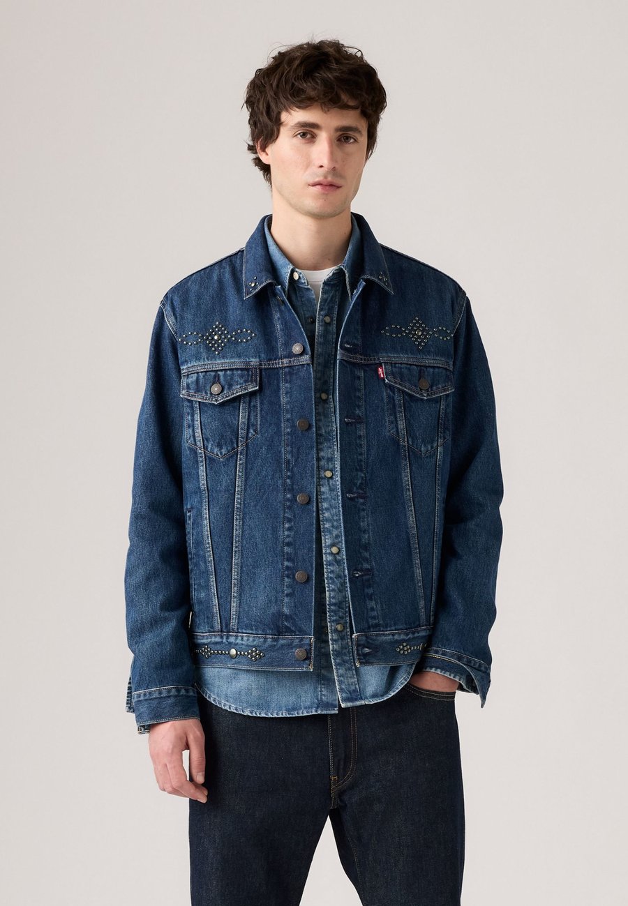 Куртка Levi's THE TRUCKER, Check This Out Trucker/Dark-Blue Denim
Куртка Levi's THE TRUCKER, Check This Out Trucker/Dark-Blue Denim