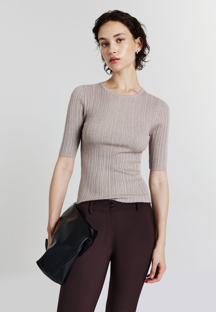 Футболка Calliope Basic T-shirt, Sabbia Melange/Purple, Фиолетовый, Футболка Calliope Basic T-shirt, Sabbia Melange/Purple
Футболка Calliope Basic T-shirt, Sabbia Melange/Purple, Фиолетовый, Футболка Calliope Basic T-shirt, Sabbia Melange/Purple