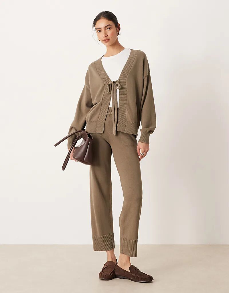 Уютный комплект свитеров Free People в зелено-сером цвете с солнечной подсветкой
Уютный комплект свитеров Free People в зелено-сером цвете с солнечной подсветкой