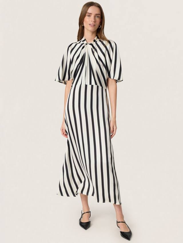 Платье миди в полоску Clero Miria Soaked In Luxury, Black/White
Платье миди в полоску Clero Miria Soaked In Luxury, Black/White