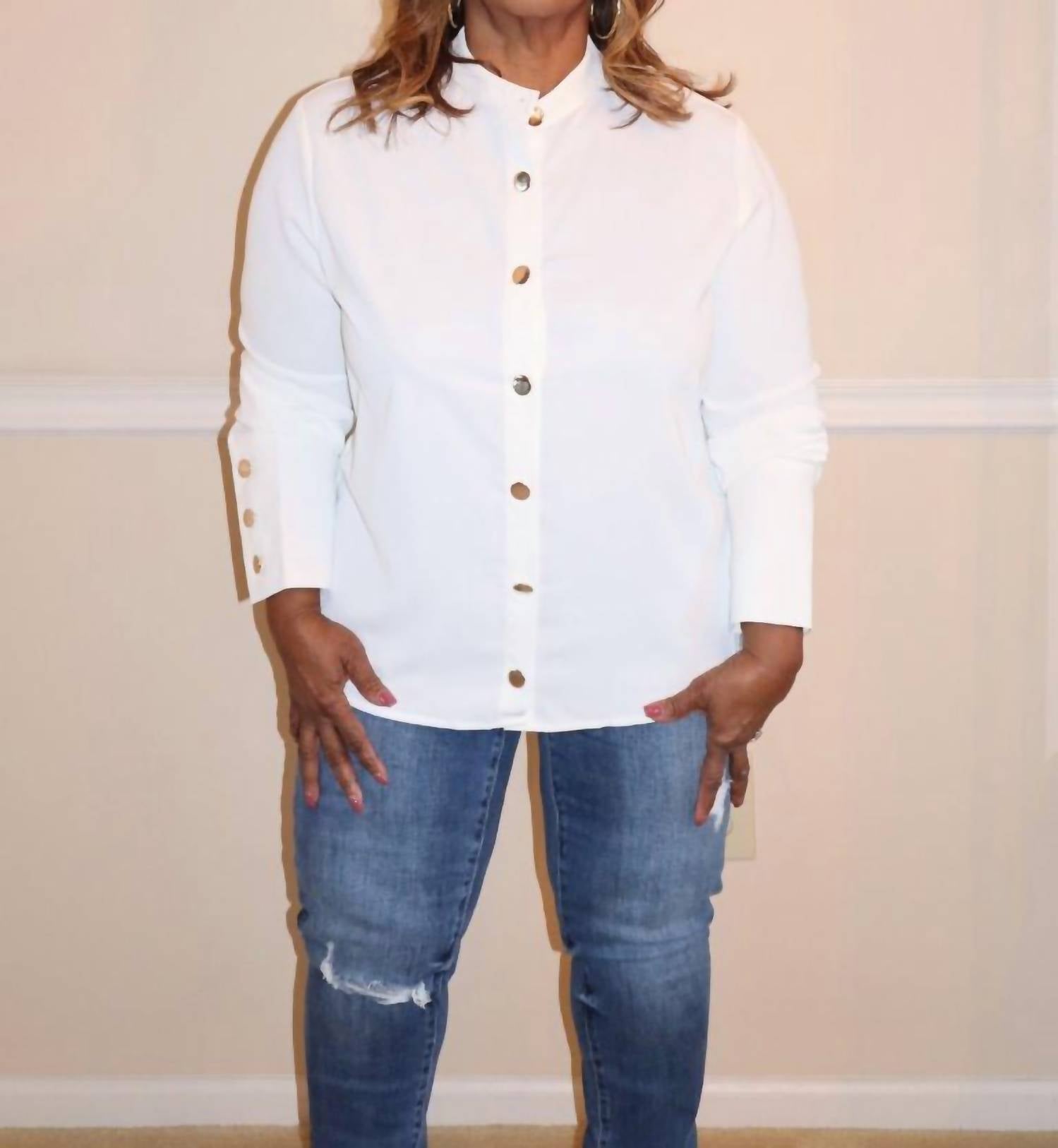 Блузка Mara Gold с золотыми пуговицами в белом цвете CEZELE
Блузка Mara Gold с золотыми пуговицами в белом цвете CEZELE