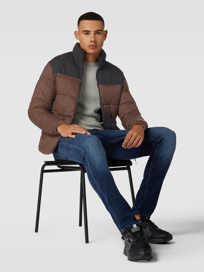 Стеганая куртка с воротником стойкой модель "ETOBY" Jack & Jones, темно-коричневый
Стеганая куртка с воротником стойкой модель "ETOBY" Jack & Jones, темно-коричневый