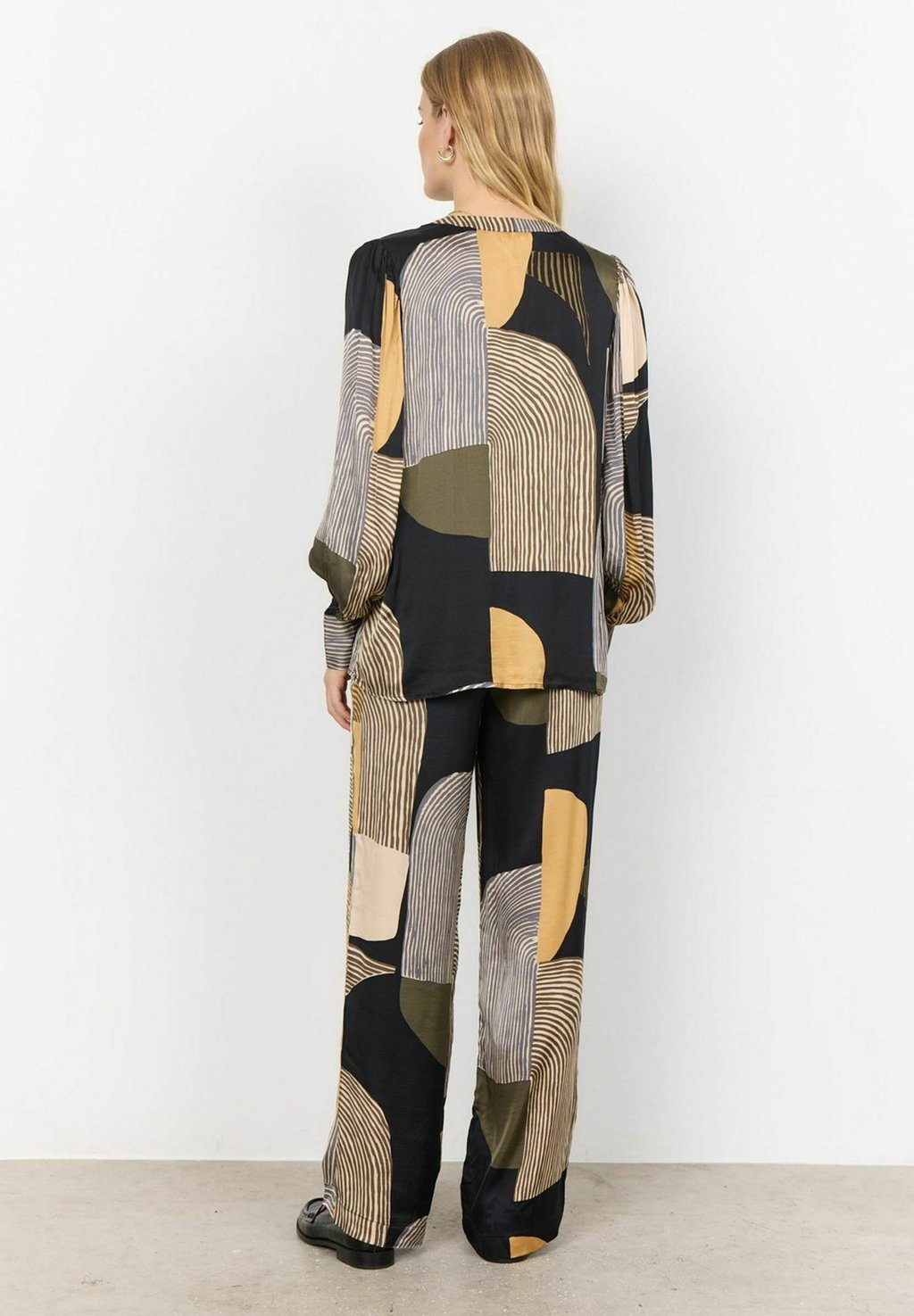 Блуза SC-NADIKA Soyaconcept, оливковый
Блуза SC-NADIKA Soyaconcept, оливковый