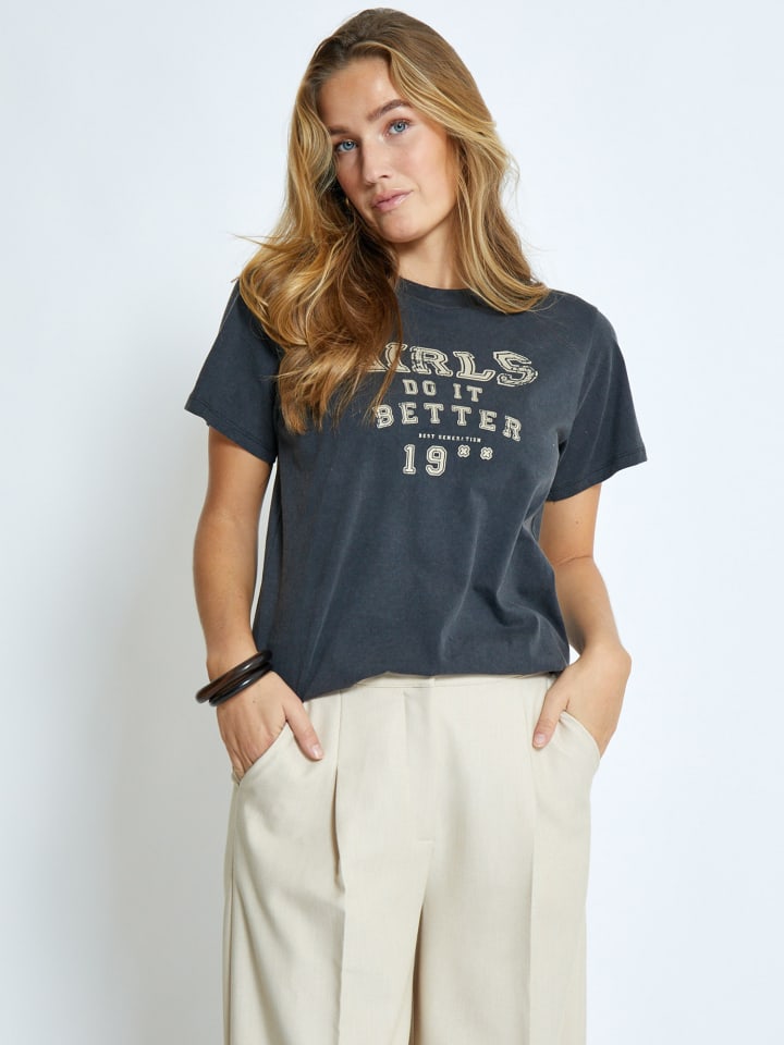 Футболка цвета черное дерево DESIRES
Футболка цвета черное дерево DESIRES