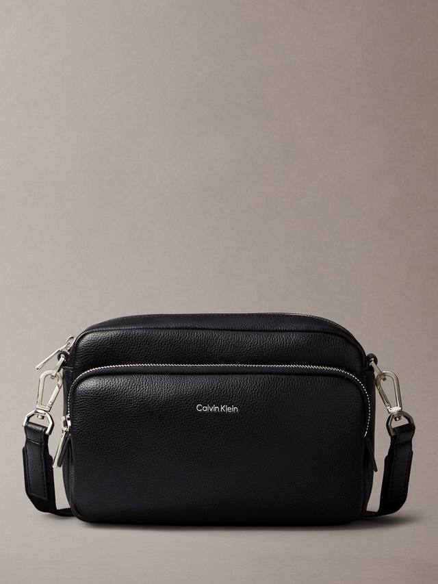 Сумка-кошелек Micro Pebble для камеры Calvin Klein, Black
Сумка-кошелек Micro Pebble для камеры Calvin Klein, Black