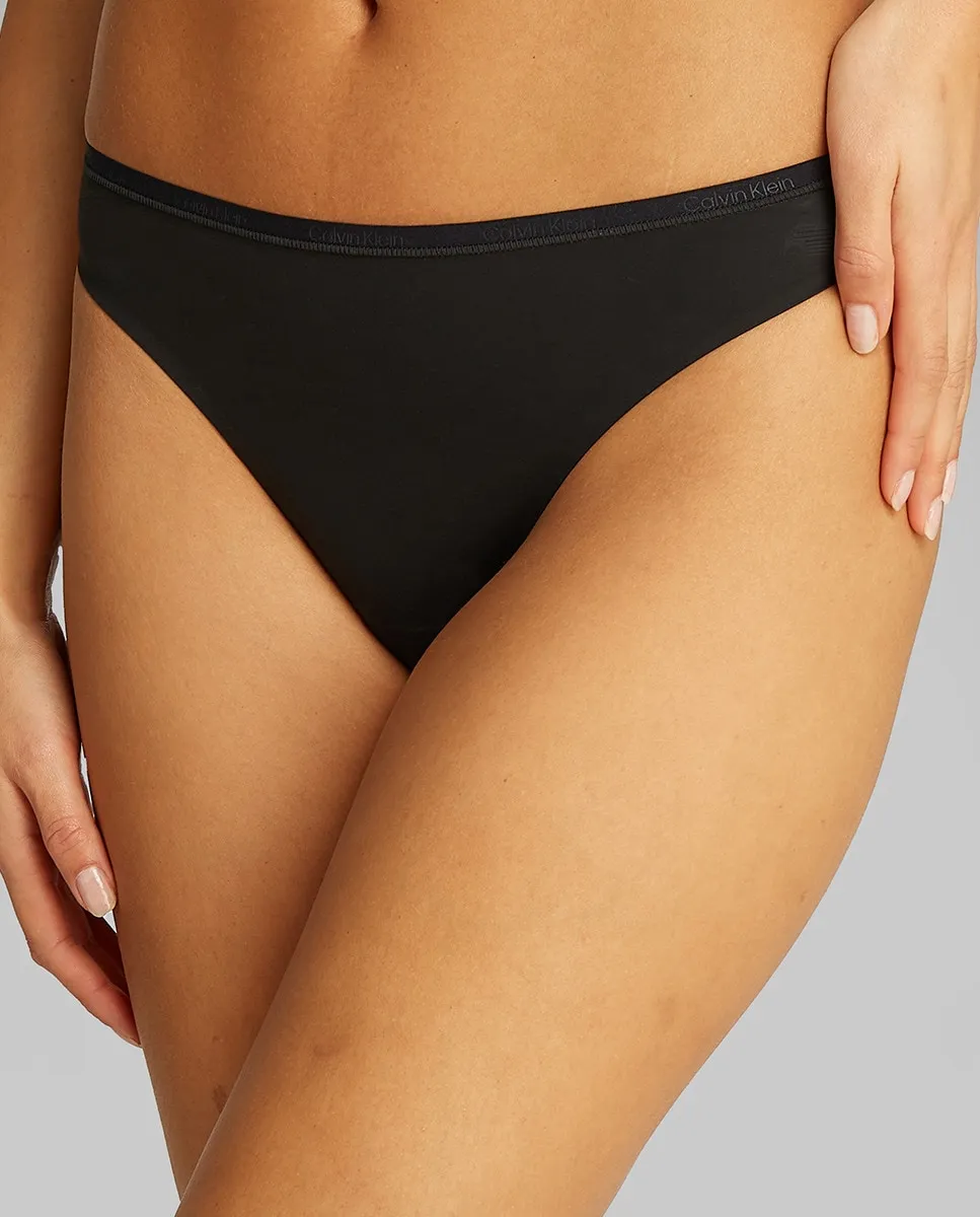 Стринги Calvin Klein, черный
Стринги Calvin Klein, черный