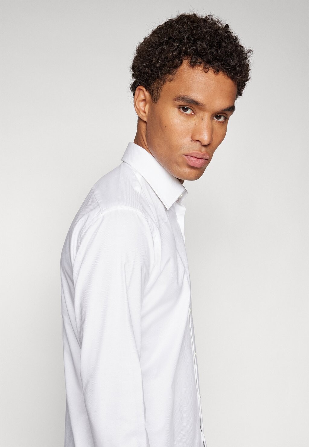 Повседневная рубашка Joe Kent BOSS, белая
Повседневная рубашка Joe Kent BOSS, белая