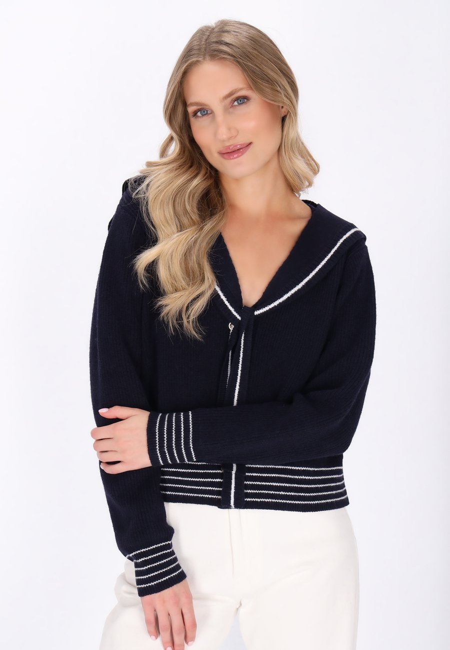 Кардиган DreiMaster Cardigan, Navy Offwhite/Dark Blue
Кардиган DreiMaster Cardigan, Navy Offwhite/Dark Blue