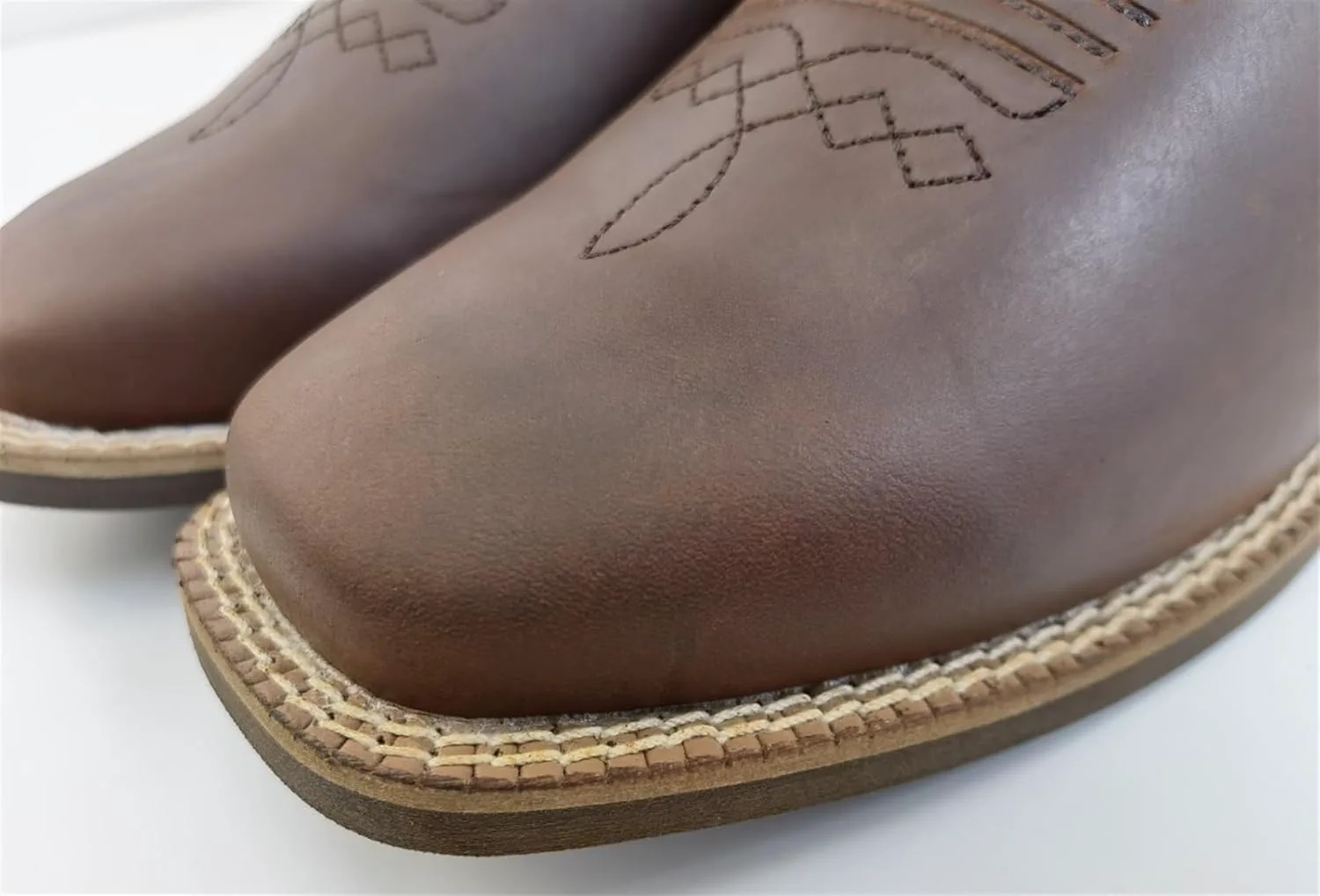 Женские сапоги средней длины TOSOFT Fashion, ковбойские, осенне-зимние, больших размеров, ретро, с острым носком и массивным каблуком
Женские сапоги средней длины TOSOFT Fashion, ковбойские, осенне-зимние, больших размеров, ретро, с острым носком и массивным каблуком