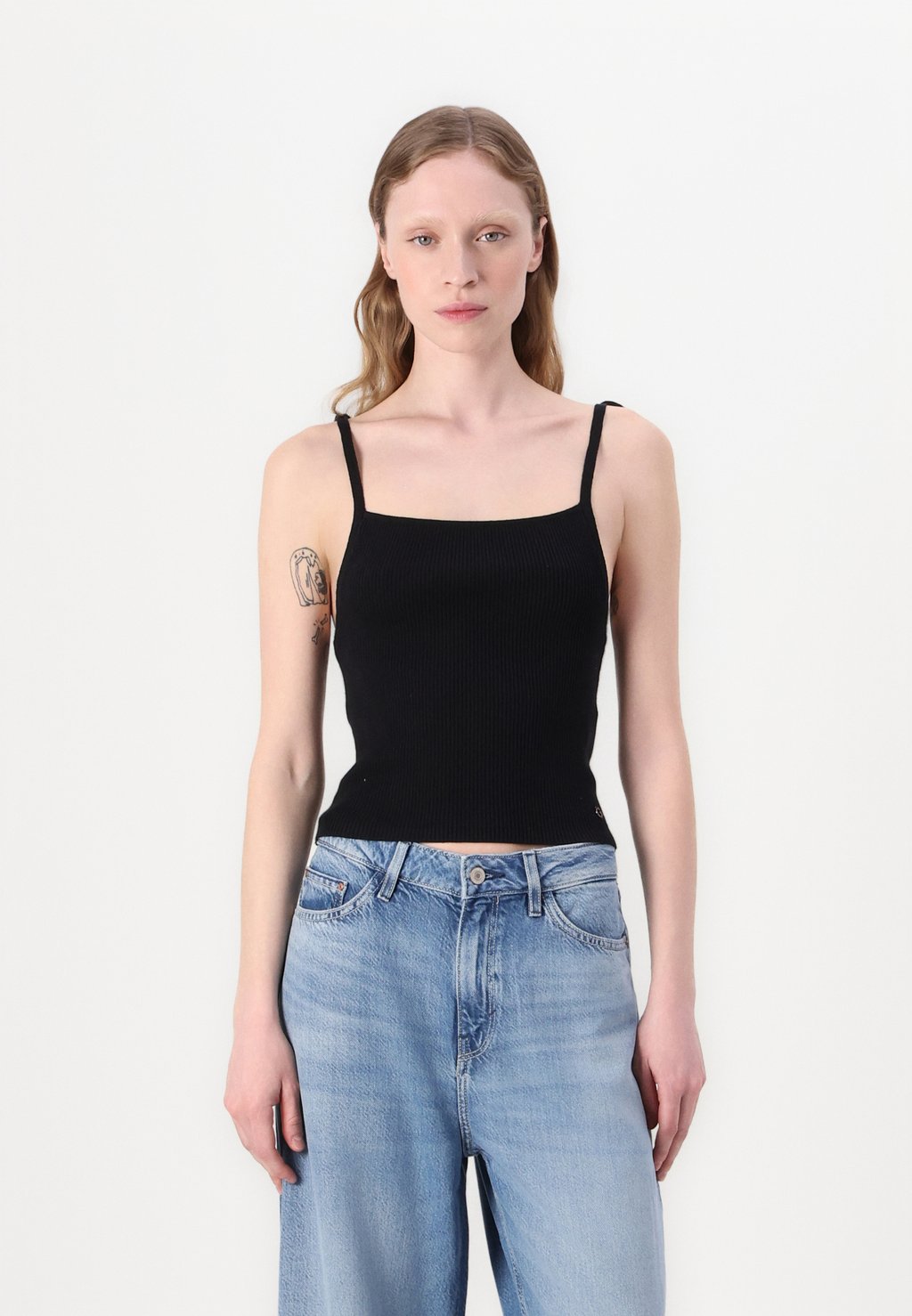 Топ SAGE TANK Guess, черный 
Топ SAGE TANK Guess, черный