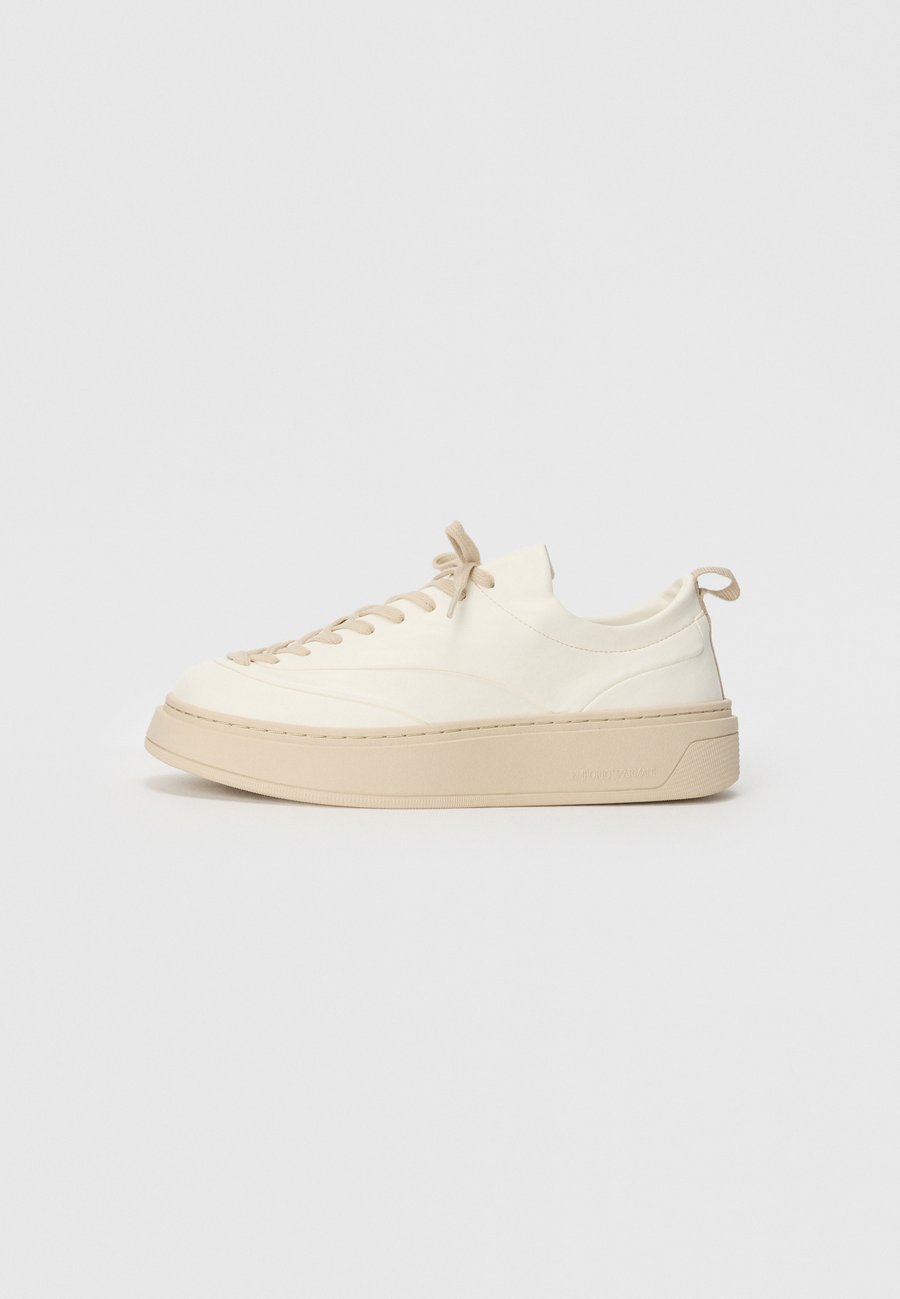 Кроссовки Emporio Armani OFF WHITE, Off White/Off-White
Кроссовки Emporio Armani OFF WHITE, Off White/Off-White