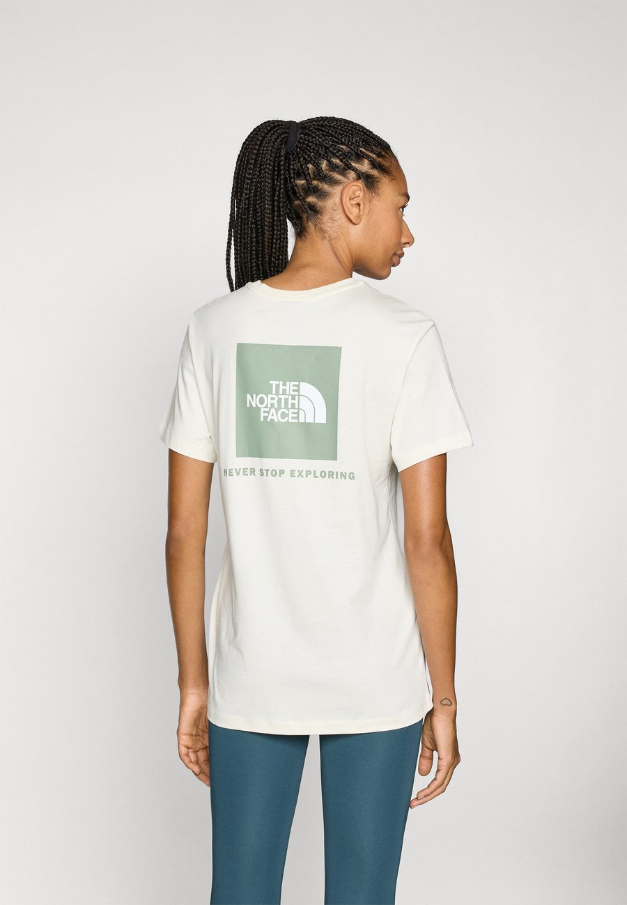 Футболка The North Face BOX RELAXED TEE, White Dune/Slate Moss/White, Белый, Футболка The North Face BOX RELAXED TEE, White Dune/Slate Moss/White
Футболка The North Face BOX RELAXED TEE, White Dune/Slate Moss/White, Белый, Футболка The North Face BOX RELAXED TEE, White Dune/Slate Moss/White