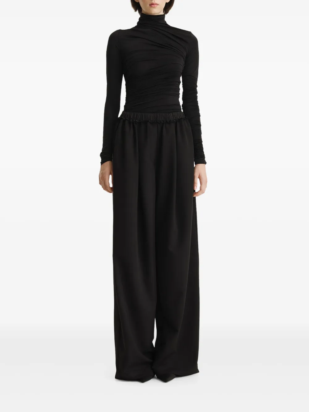 Топ с высоким воротником и драпировкой 2310 Studio, черный
Топ с высоким воротником и драпировкой 2310 Studio, черный