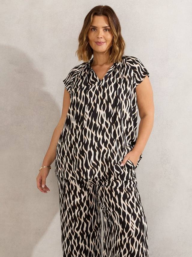 Топ с завязкой на шее Curve Abstract Live Unlimited, Black
Топ с завязкой на шее Curve Abstract Live Unlimited, Black