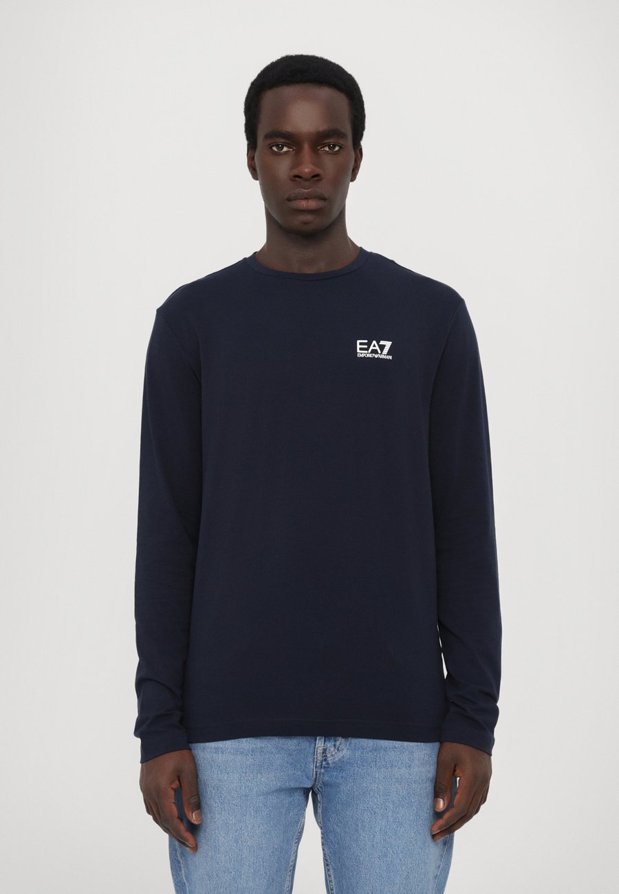 Топ EA7 Emporio Armani TRAIN CORE TEE, Blue/Dark Blue
Топ EA7 Emporio Armani TRAIN CORE TEE, Blue/Dark Blue