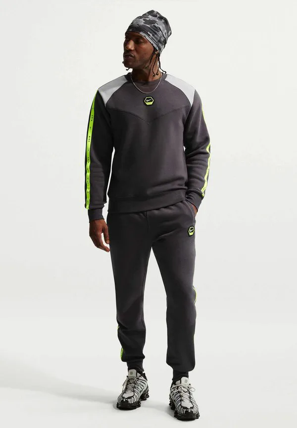 Толстовка crew Nike Sportswear, Dk Smoke Grey/Lt Smoke Grey, Серый, Толстовка crew Nike Sportswear, Dk Smoke Grey/Lt Smoke Grey
Толстовка crew Nike Sportswear, Dk Smoke Grey/Lt Smoke Grey, Серый, Толстовка crew Nike Sportswear, Dk Smoke Grey/Lt Smoke Grey