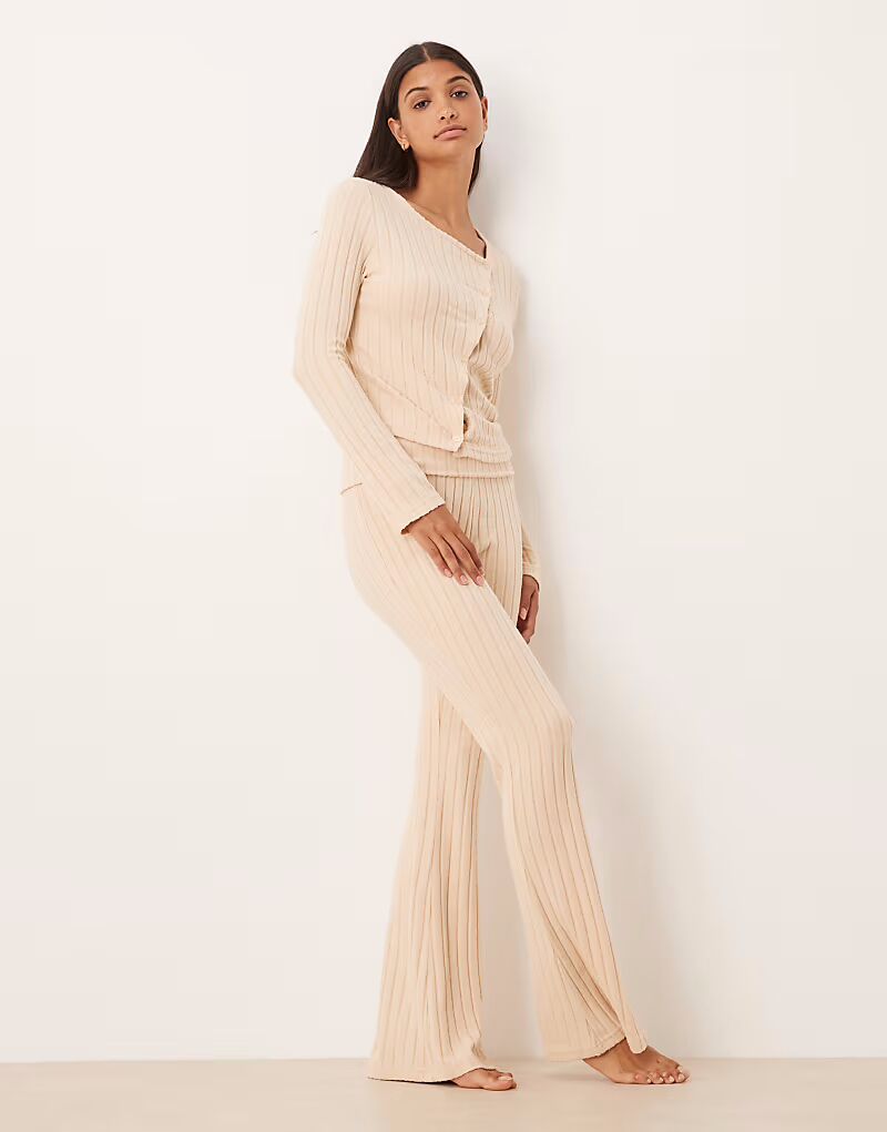 Широкие брюки для дома с широкими складками в рубчик, цвет "песок" Asos Design, серо-бежевый
Широкие брюки для дома с широкими складками в рубчик, цвет "песок" Asos Design, серо-бежевый