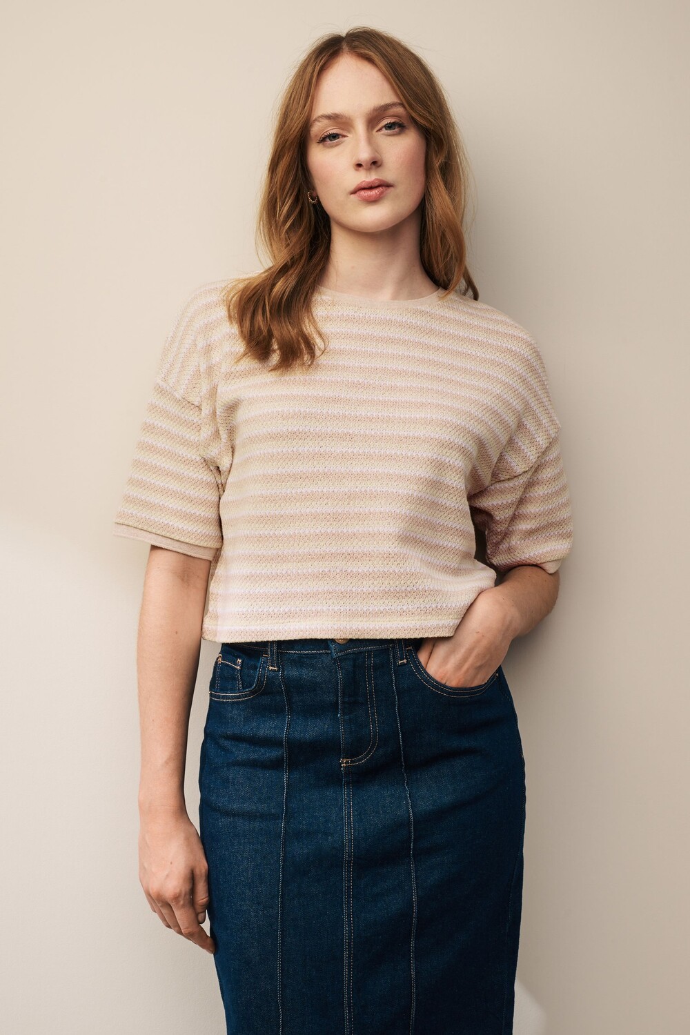 Плотная футболка с короткими рукавами и отделкой крючком Next, бежевый
Плотная футболка с короткими рукавами и отделкой крючком Next, бежевый