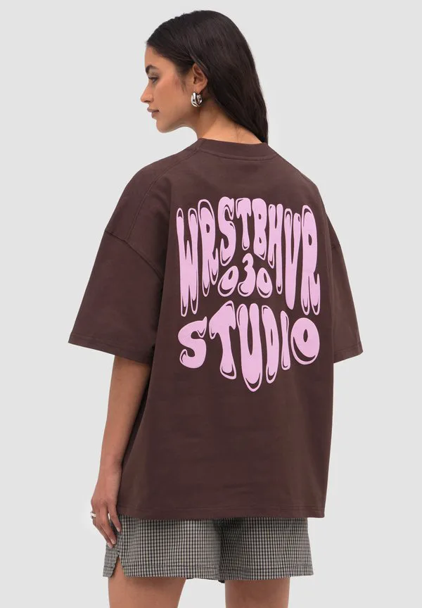 Футболка с принтом флинна Wrstbhvr, Chocolate Brown, Коричневый, Футболка с принтом флинна Wrstbhvr, Chocolate Brown
Футболка с принтом флинна Wrstbhvr, Chocolate Brown, Коричневый, Футболка с принтом флинна Wrstbhvr, Chocolate Brown