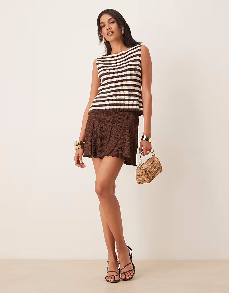 Мини-юбка годе с текстурой ASOS DESIGN шоколадного цвета
Мини-юбка годе с текстурой ASOS DESIGN шоколадного цвета