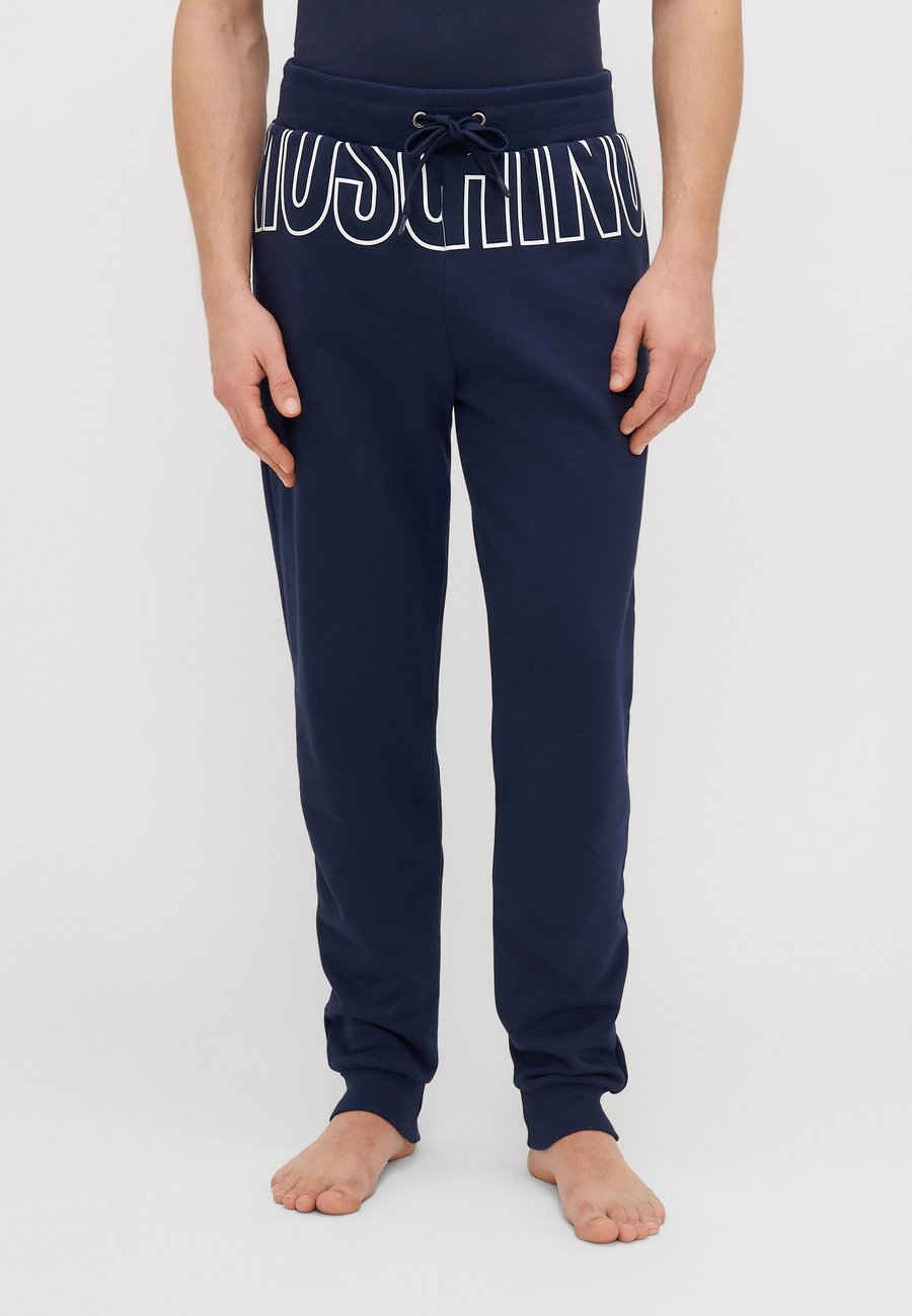 Пижамные брюки Moschino Underwear MAXI LOGO, Multi/Blue/Blue
Пижамные брюки Moschino Underwear MAXI LOGO, Multi/Blue/Blue