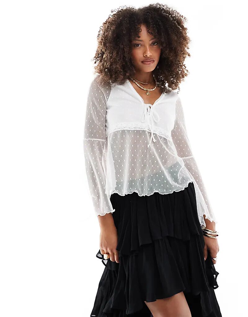 Кружевной топ Miss Selfridge с длинными рукавами и расклешенной баской цвета слоновой кости
Кружевной топ Miss Selfridge с длинными рукавами и расклешенной баской цвета слоновой кости