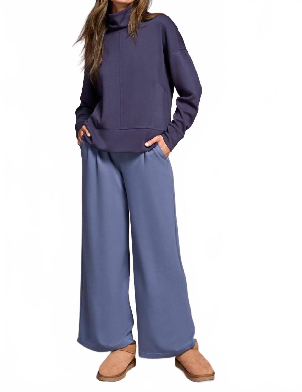 TRIBAL Топ с длинными рукавами и воротником-стойкой, сапфирового цвета
TRIBAL Топ с длинными рукавами и воротником-стойкой, сапфирового цвета