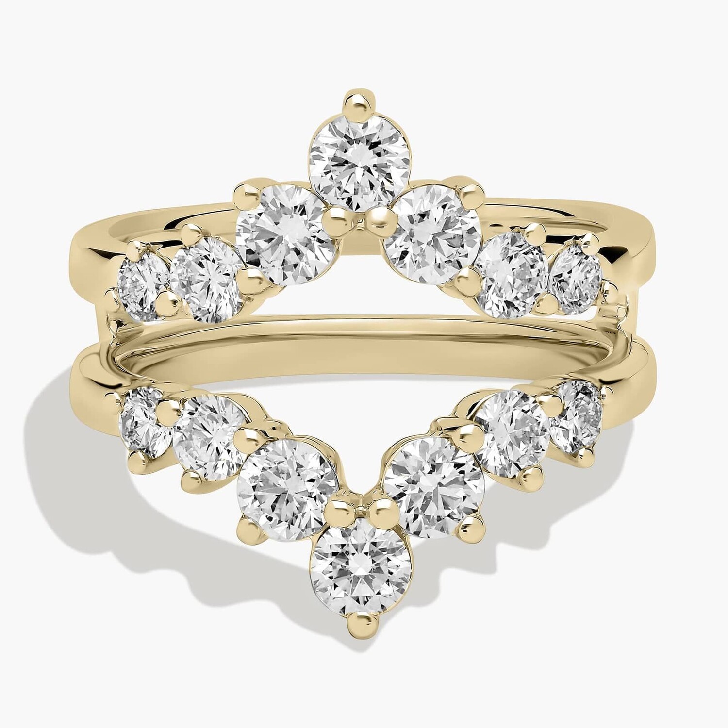 Кольцо с бриллиантовой вставкой в форме заостренной короны из 18-каратного желтого золота (1 1/2 карата). Blue Nile