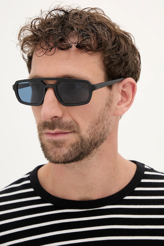 Солнцезащитные очки Emporio Armani, черный
Солнцезащитные очки Emporio Armani, черный