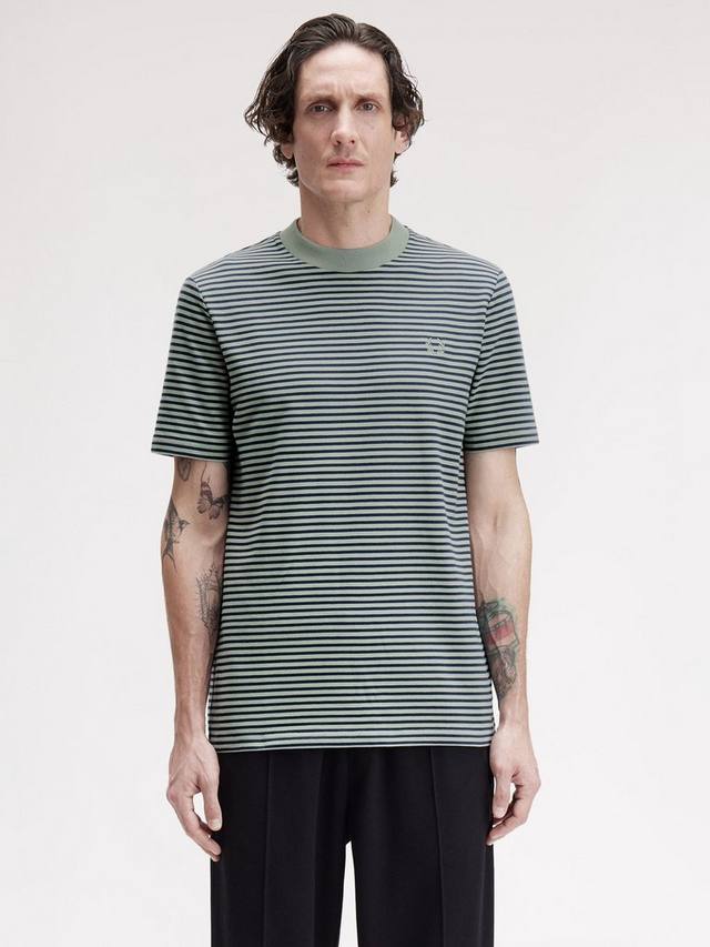 Футболка из хлопка с тонкой полоской Fred Perry
Футболка из хлопка с тонкой полоской Fred Perry