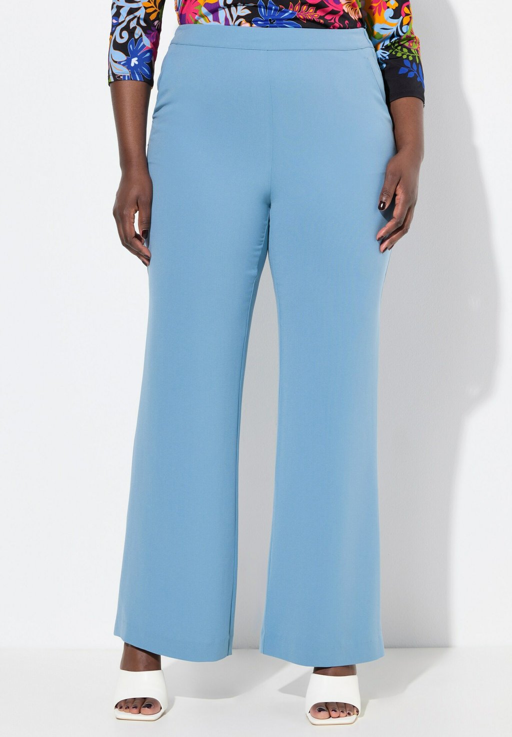 Брюки WEITES BEIN ELASTIKBUND Ulla Popken, синий
Брюки WEITES BEIN ELASTIKBUND Ulla Popken, синий