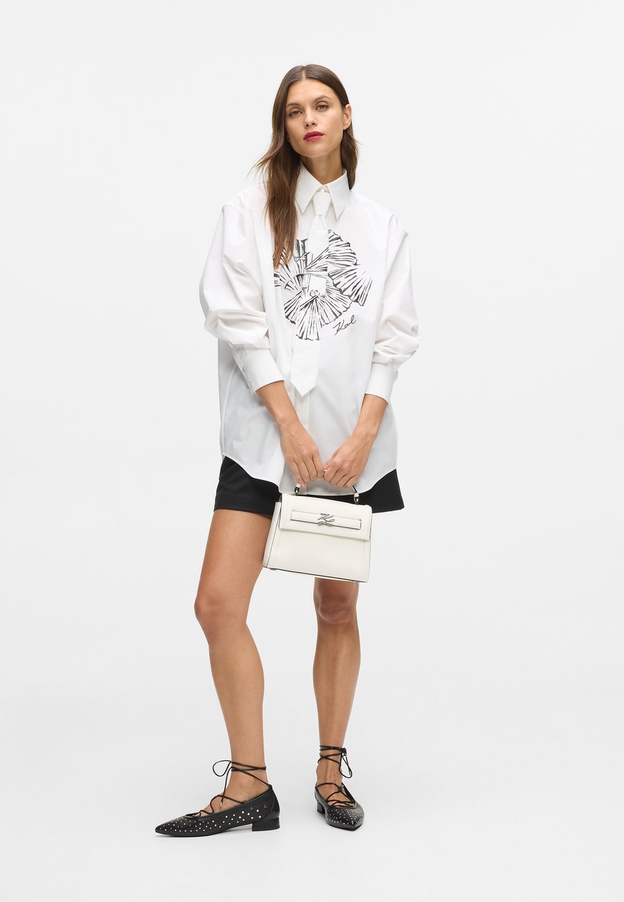 Сумка KARL LAGERFELD AUTOGRAPH , Off White/Off-White
Сумка KARL LAGERFELD AUTOGRAPH , Off White/Off-White