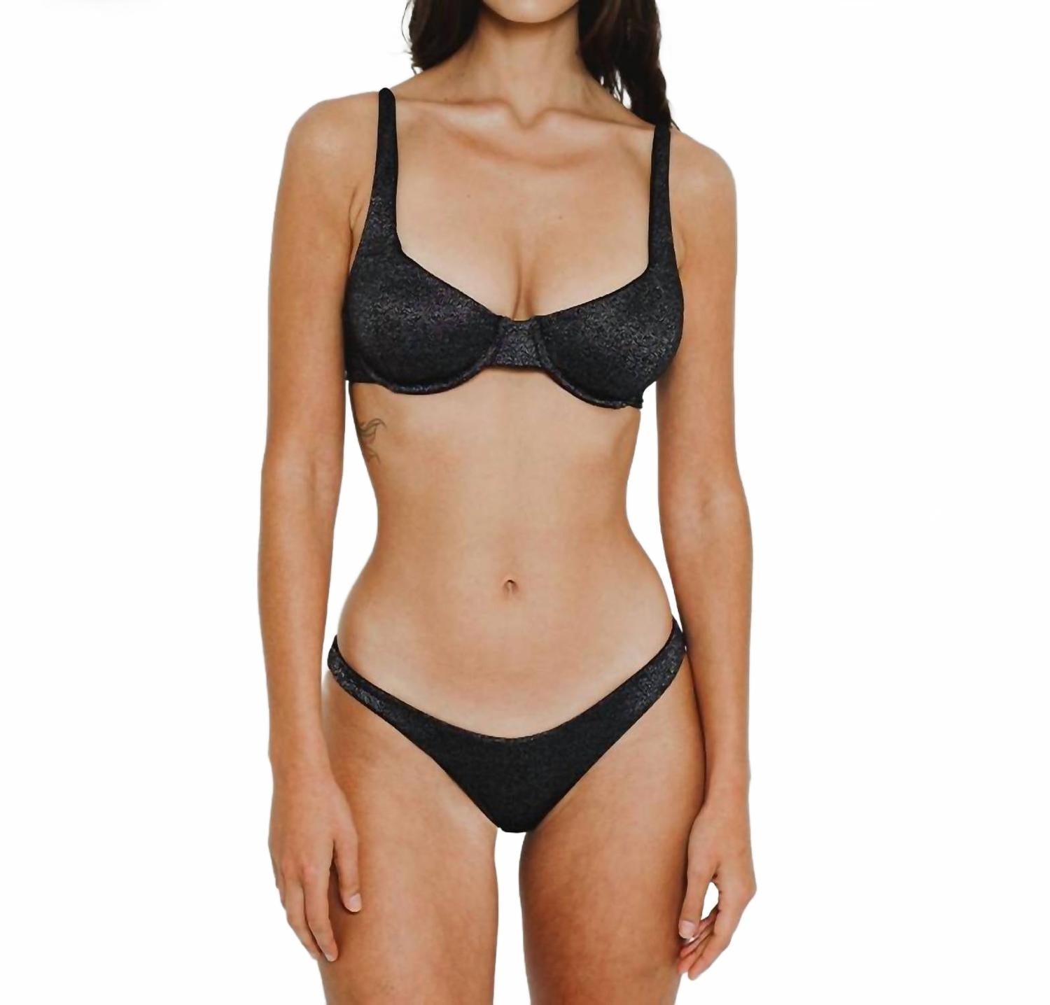 Абалон мерцающий топ бикини с поддержкой на косточках и золотой застежкой в цвете Gemini Black Gigizara
Абалон мерцающий топ бикини с поддержкой на косточках и золотой застежкой в цвете Gemini Black Gigizara