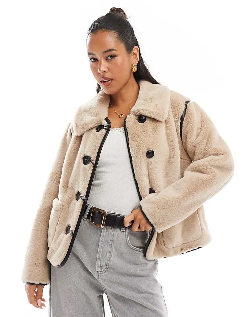 Куртка из искусственного меха на пуговицах в каменном цвете Threadbare
Куртка из искусственного меха на пуговицах в каменном цвете Threadbare