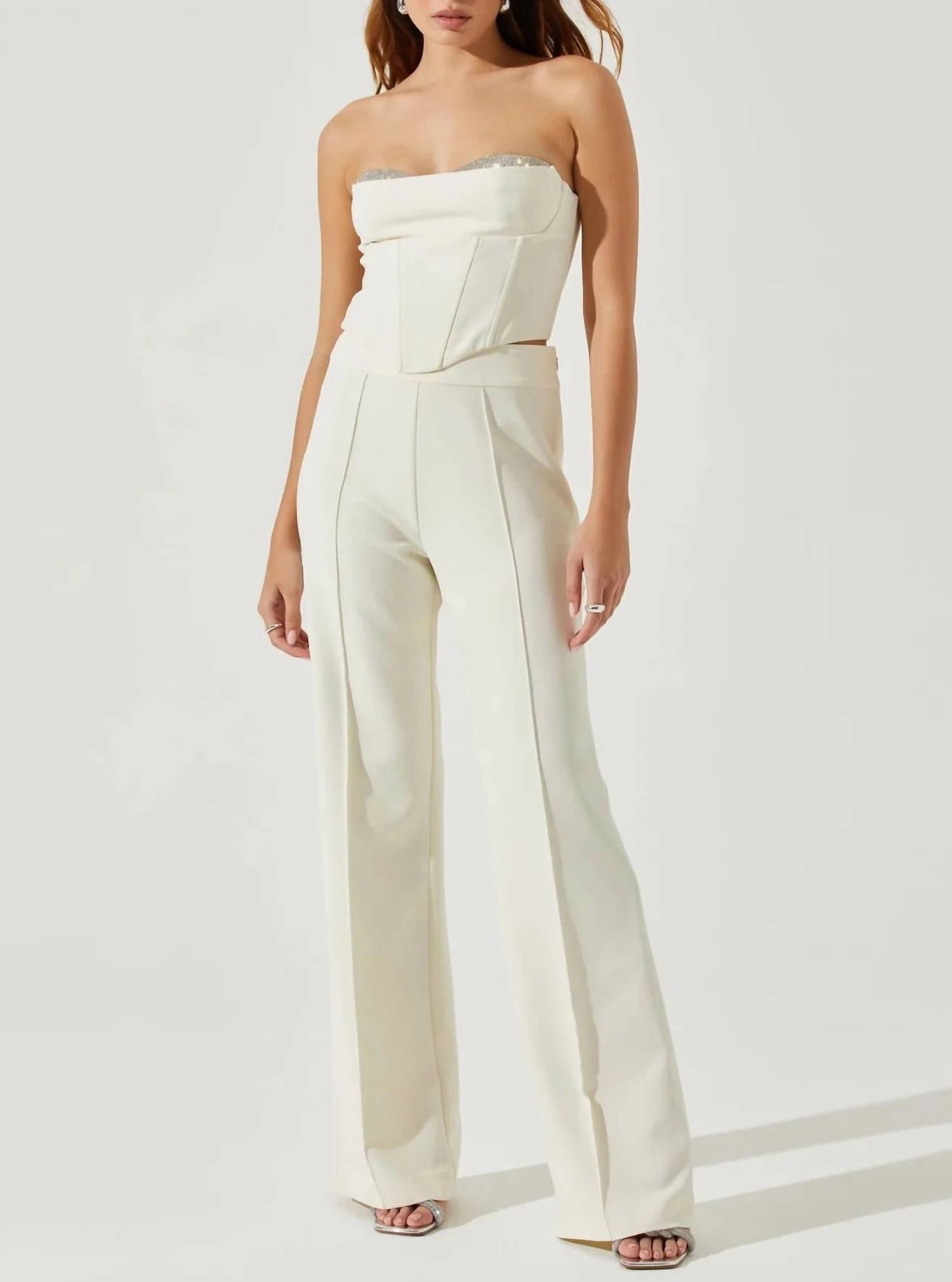 Топ Shanna цвета слоновой кости ASTR
Топ Shanna цвета слоновой кости ASTR