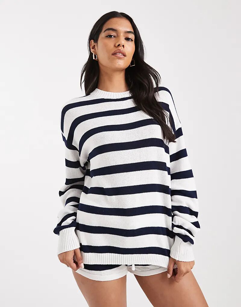 Вязаный свитер свободного кроя Edikted Amaris в полоску темно-синего и белого цвета
Вязаный свитер свободного кроя Edikted Amaris в полоску темно-синего и белого цвета