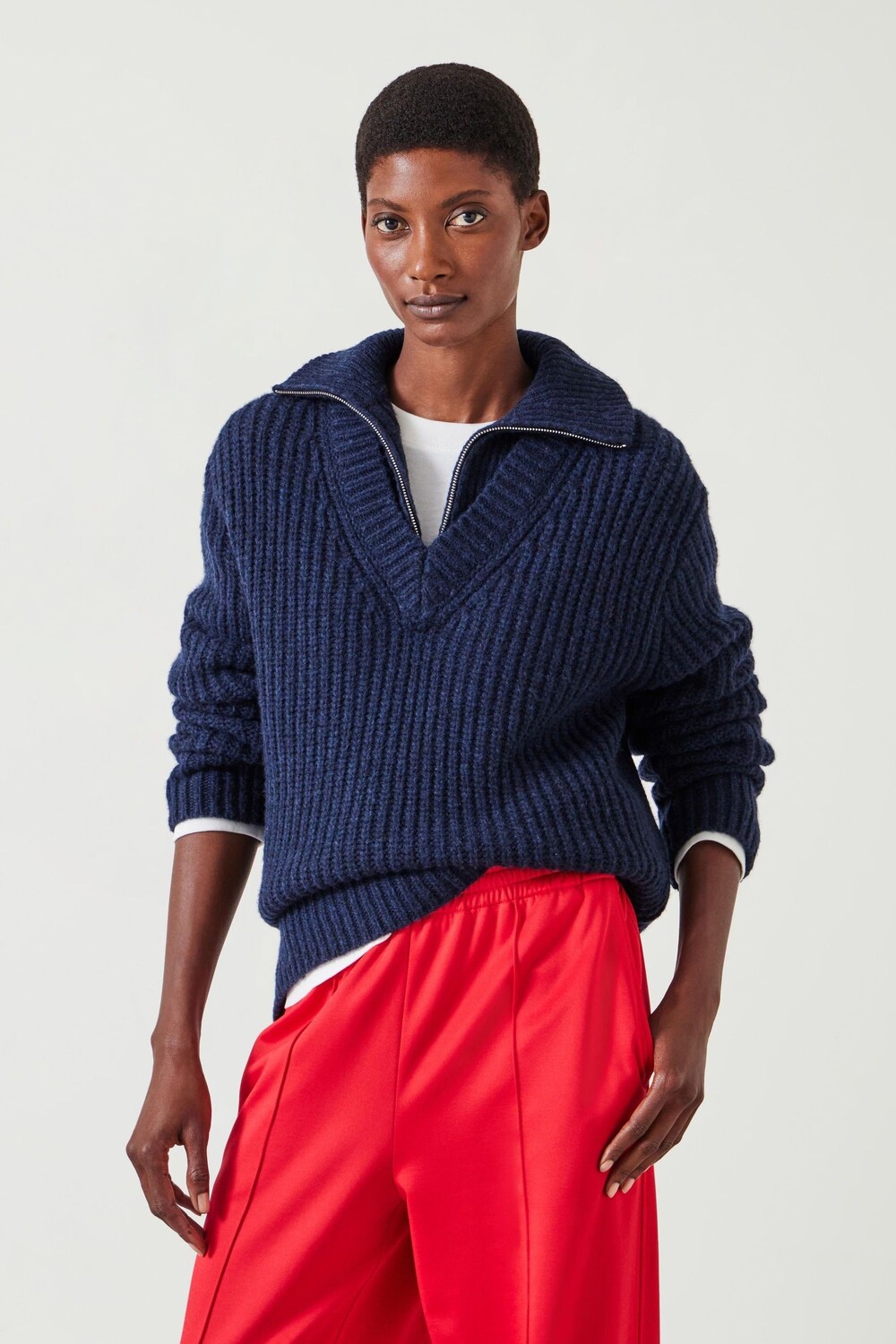 Свободный джемпер Ella с застежкой молнией и V образным вырезом Hush, синий
Свободный джемпер Ella с застежкой молнией и V образным вырезом Hush, синий