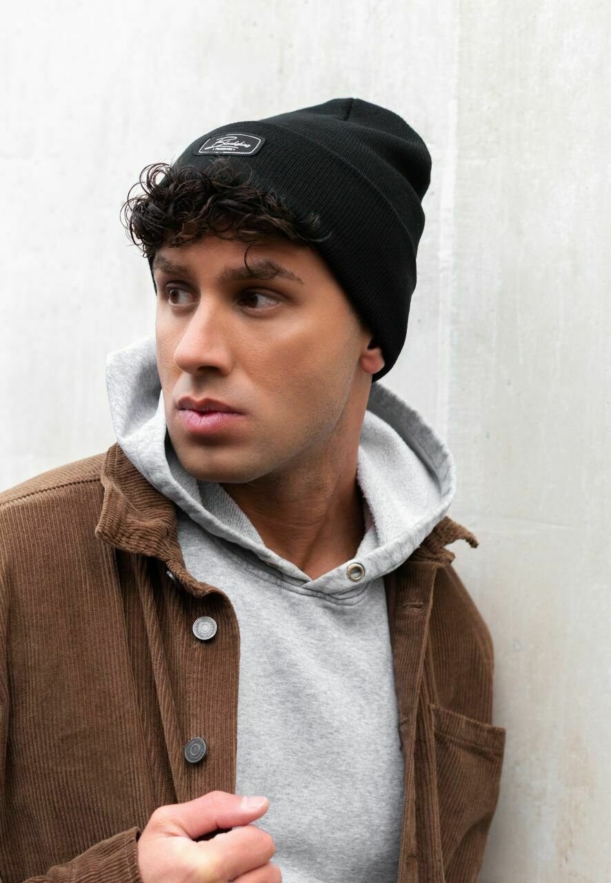 Шапка RACE Blackskies, цвет schwarz
Шапка RACE Blackskies, цвет schwarz