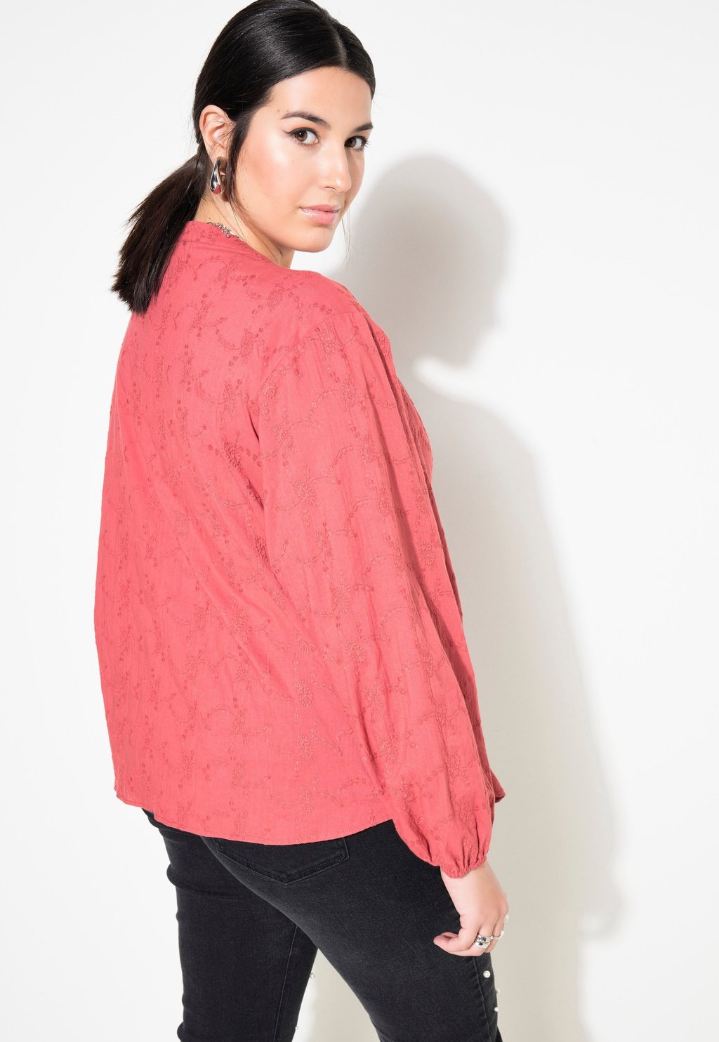 Блуза Studio Untold, коралловый
Блуза Studio Untold, коралловый