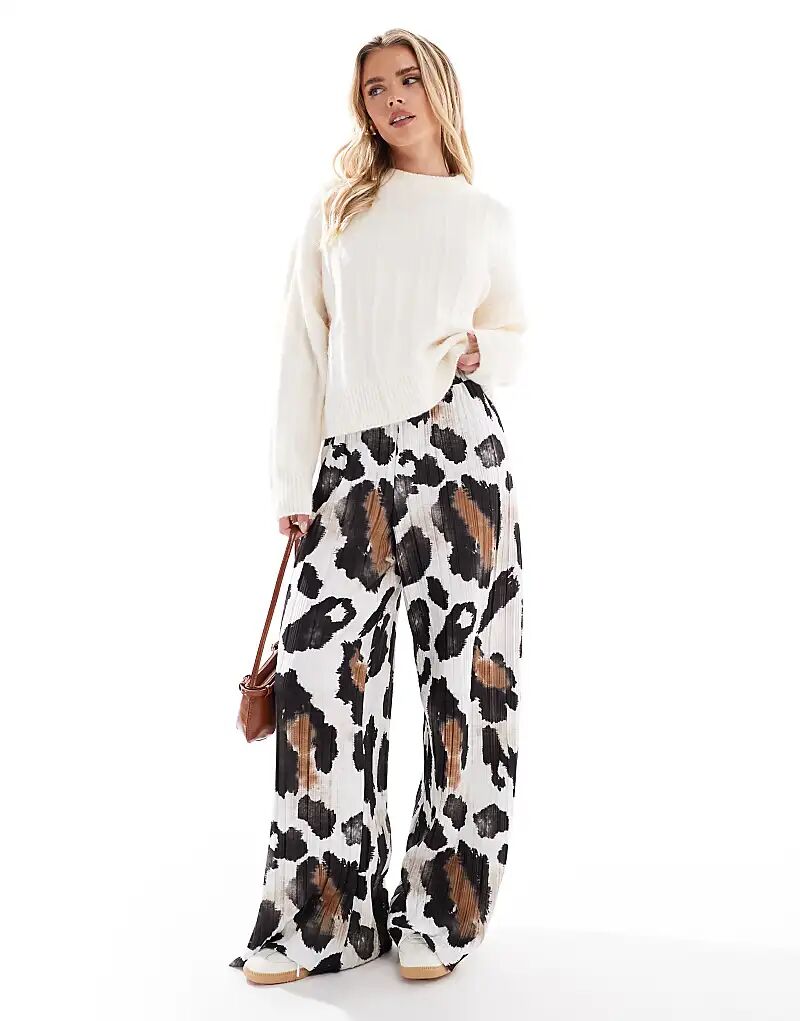 Плиссированные брюки широкого кроя с абстрактным животным принтом Vero Moda
Плиссированные брюки широкого кроя с абстрактным животным принтом Vero Moda