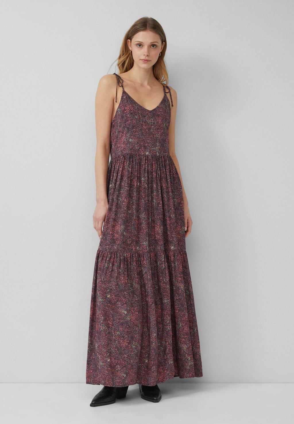 Платье макси LANGES QS, фиолетовый
Платье макси LANGES QS, фиолетовый