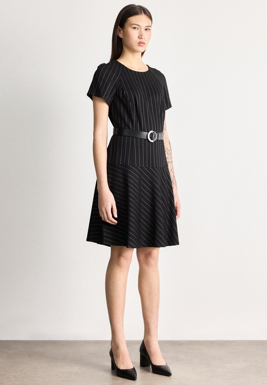 Платье DKNY Jersey dress, Black/Graphite/Black
Платье DKNY Jersey dress, Black/Graphite/Black
