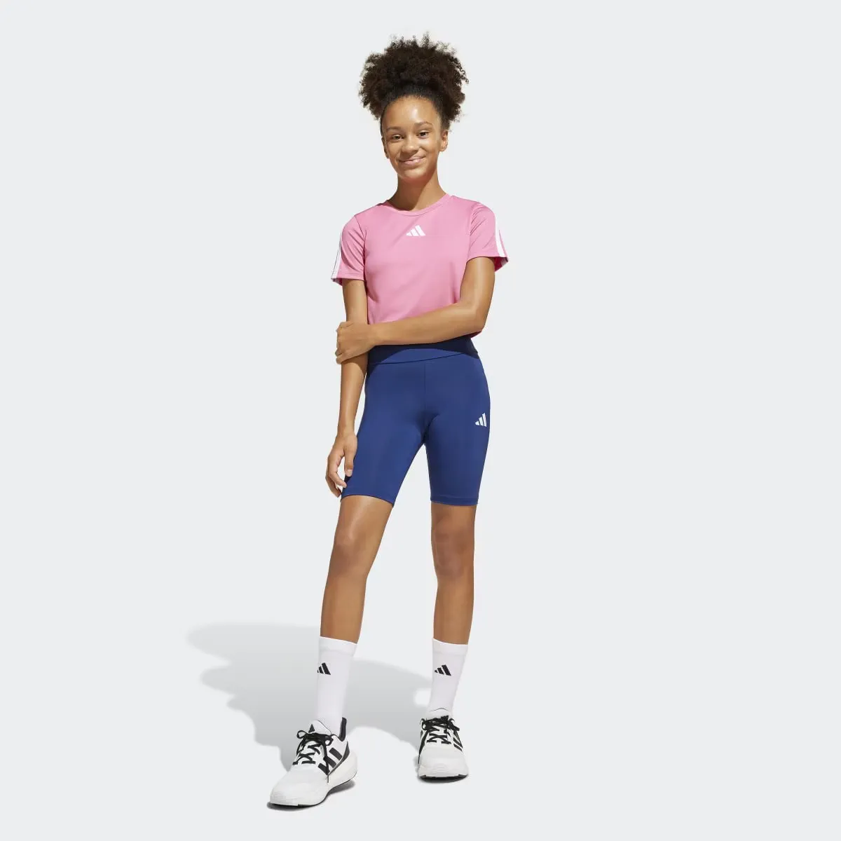 Футболка и леггинсы Adidas Train Essentials с тремя полосками для мальчиков, розовый
Футболка и леггинсы Adidas Train Essentials с тремя полосками для мальчиков, розовый