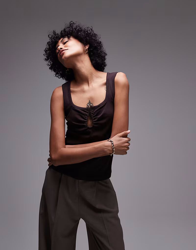 & Other Stories топ без рукавов из ребристого трикотажа коричневого цвета с металлической декоративной застежкой
& Other Stories топ без рукавов из ребристого трикотажа коричневого цвета с металлической декоративной застежкой