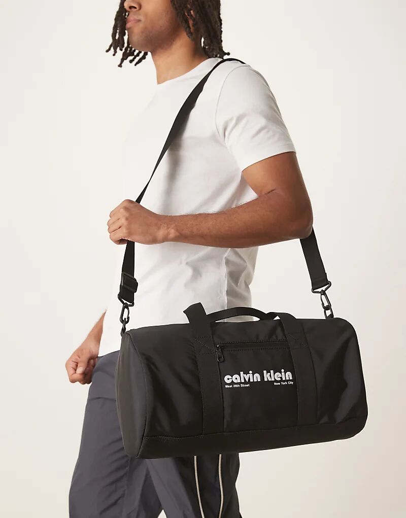 Сумка-тоут Calvin Klein Jeans с ретро-логотипом черного цвета
Сумка-тоут Calvin Klein Jeans с ретро-логотипом черного цвета