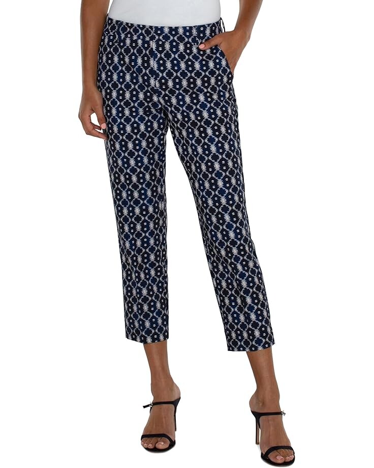 Брюки Liverpool Los Angeles Kelsey Crop Mid-Rise Trouser with Slit Luxe Stretch Suiting 27", цвет Navy Batik Prnt
Брюки Liverpool Los Angeles Kelsey Crop Mid-Rise Trouser with Slit Luxe Stretch Suiting 27", цвет Navy Batik Prnt