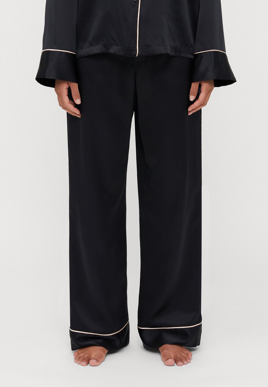 Пижамные брюки KIKI DE MONTPARNASSE LOUNGE TIE UP, Black
Пижамные брюки KIKI DE MONTPARNASSE LOUNGE TIE UP, Black