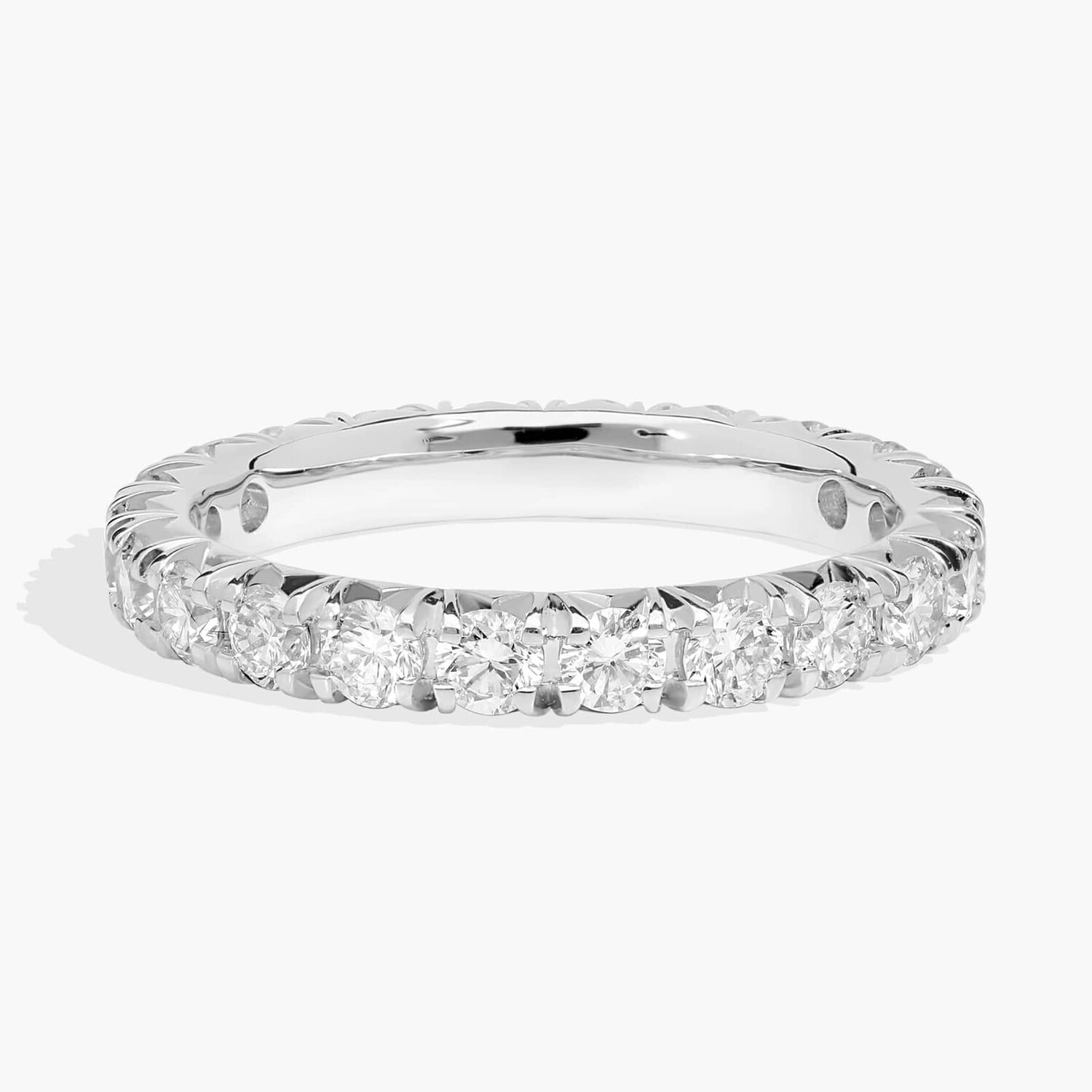 Кольцо «Вечность» с французским паве из бриллиантов в платине (1 1/2 карата, Tw. - HI / SI1-SI2) Blue Nile 
Кольцо «Вечность» с французским паве из бриллиантов в платине (1 1/2 карата, Tw. - HI / SI1-SI2) Blue Nile