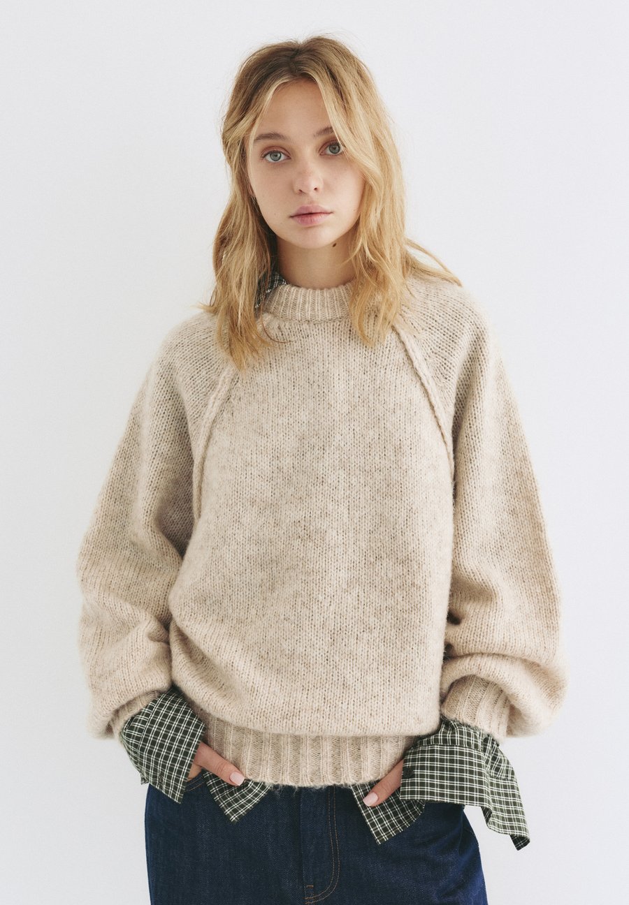 Джемпер PULL&BEAR WITH VOLUME SLEEVES, Sand
Джемпер PULL&BEAR WITH VOLUME SLEEVES, Sand