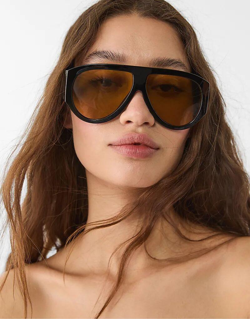 Солнцезащитные очки Stradivarius из смолы черного цвета
Солнцезащитные очки Stradivarius из смолы черного цвета